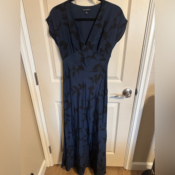 Club Monaco Dresses & Skirts - Club Monaco Leaf Patterned V-Neck Cap Sleeve Maxi Dress, Dark Blue/Black, 0